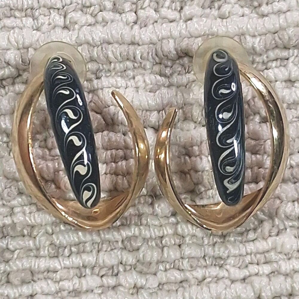 Vintage Gold Tone Black White Enamel Swirl Twisted Hoop Pierced Earrings Women